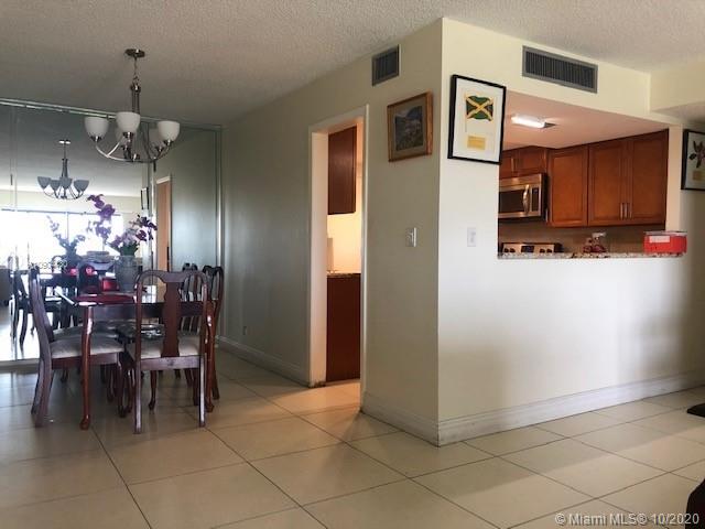 Miami, FL 33179,800 NE 195th St #410