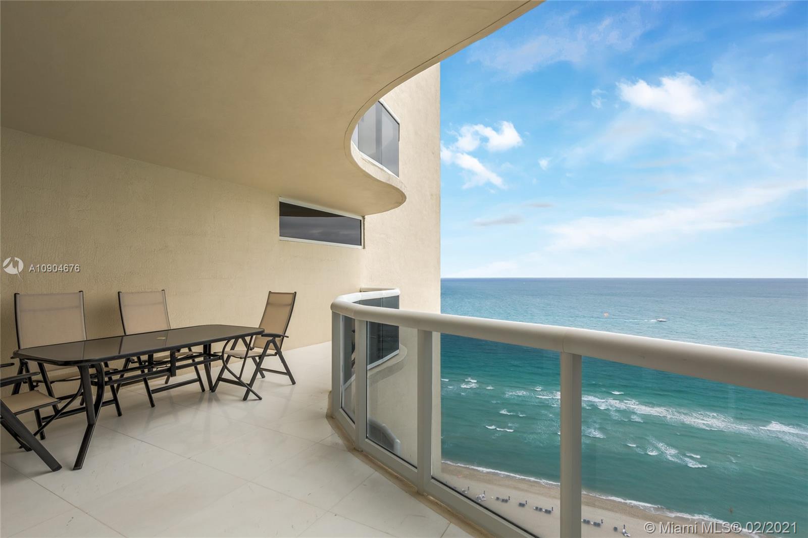 Sunny Isles Beach, FL 33160,17555 Collins Ave #2702