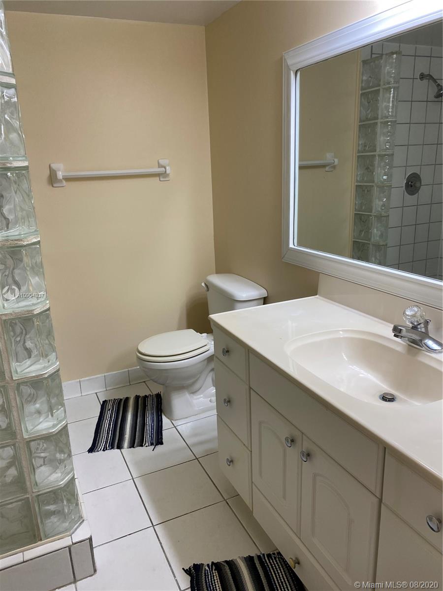 Pompano Beach, FL 33069,606 Gardens Dr #103