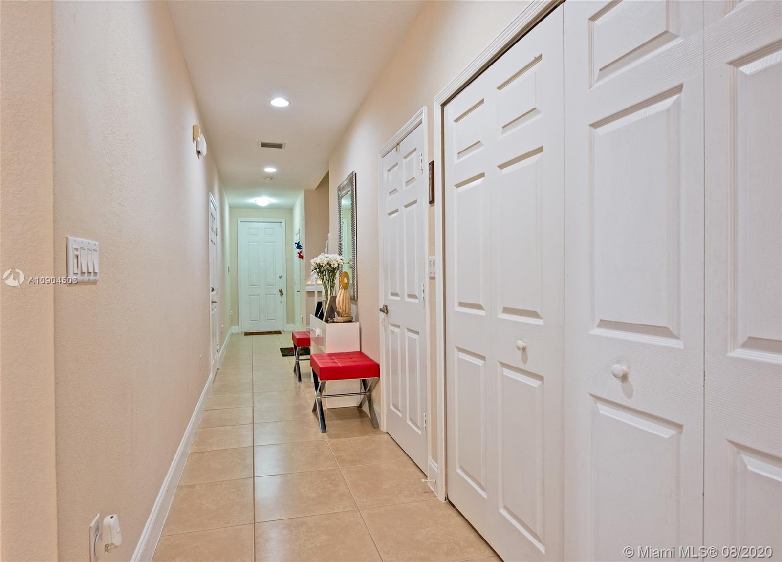 Sunrise, FL 33326,290 Las Brisas Cir #290