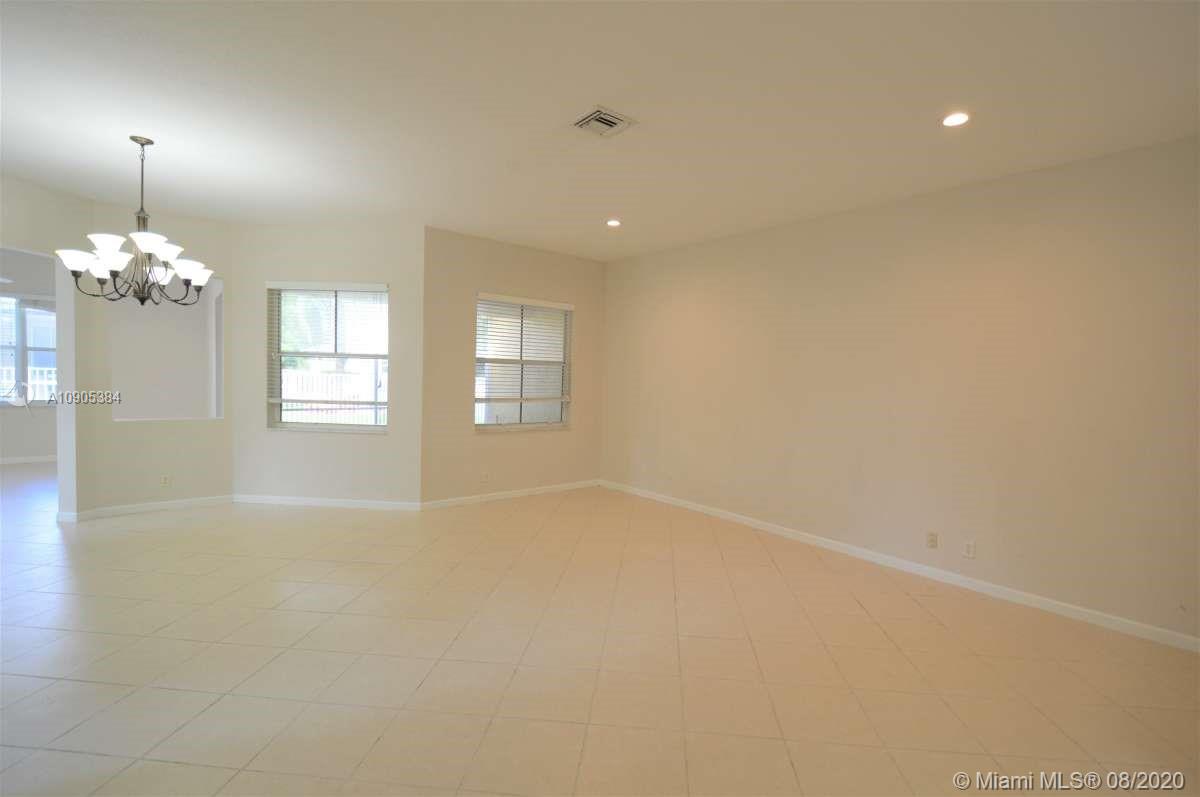 Weston, FL 33327,879 Hawthorn Te