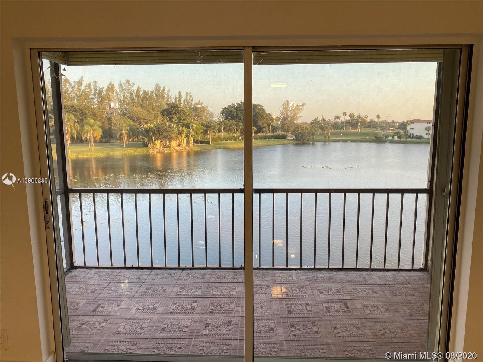 Pembroke Pines, FL 33025,9400 N Hollybrook Lake Dr #304