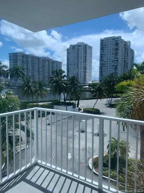 2801 NE 183rd St #309W, Aventura, FL 33160