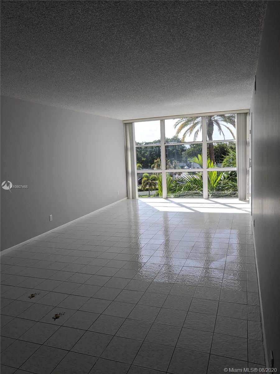 Hallandale Beach, FL 33009,800 Parkview Dr #423