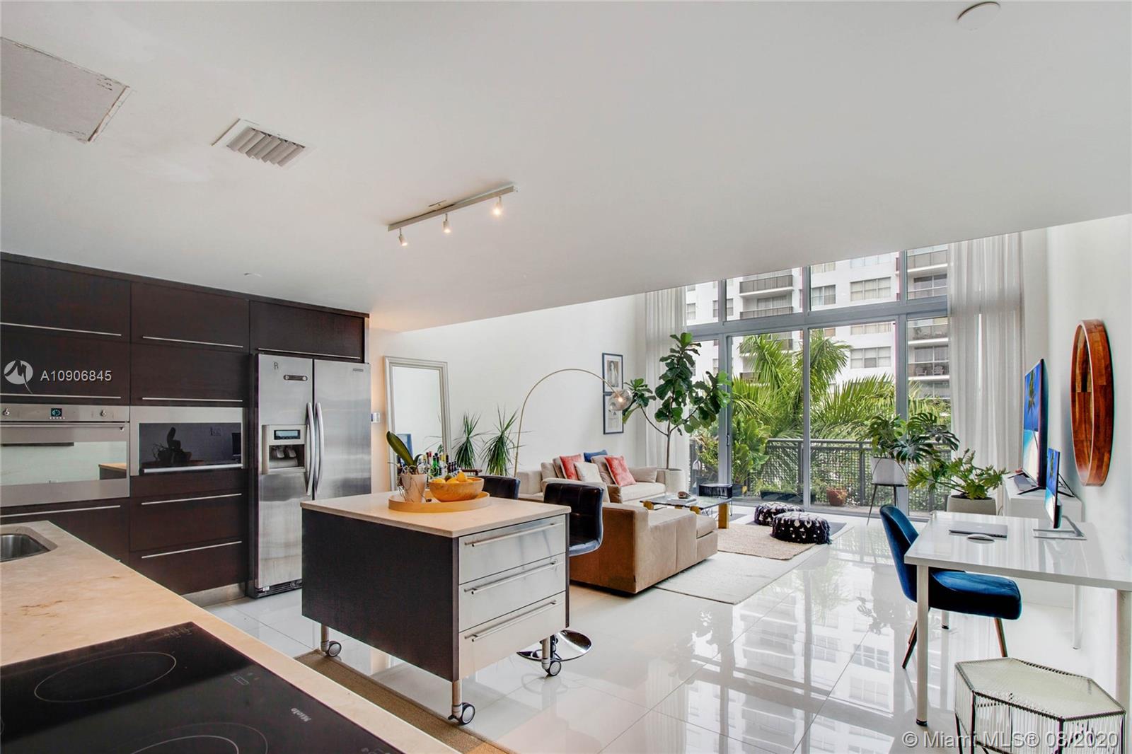 Miami Beach, FL 33140,6000 Collins Ave #515