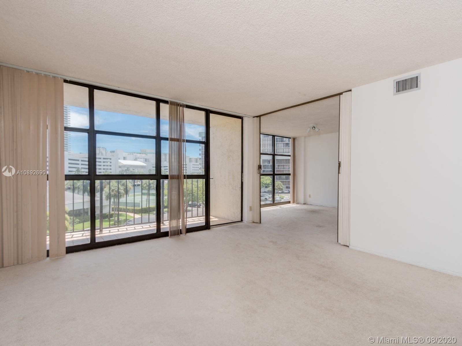 Hallandale Beach, FL 33009,600 Parkview Dr #428