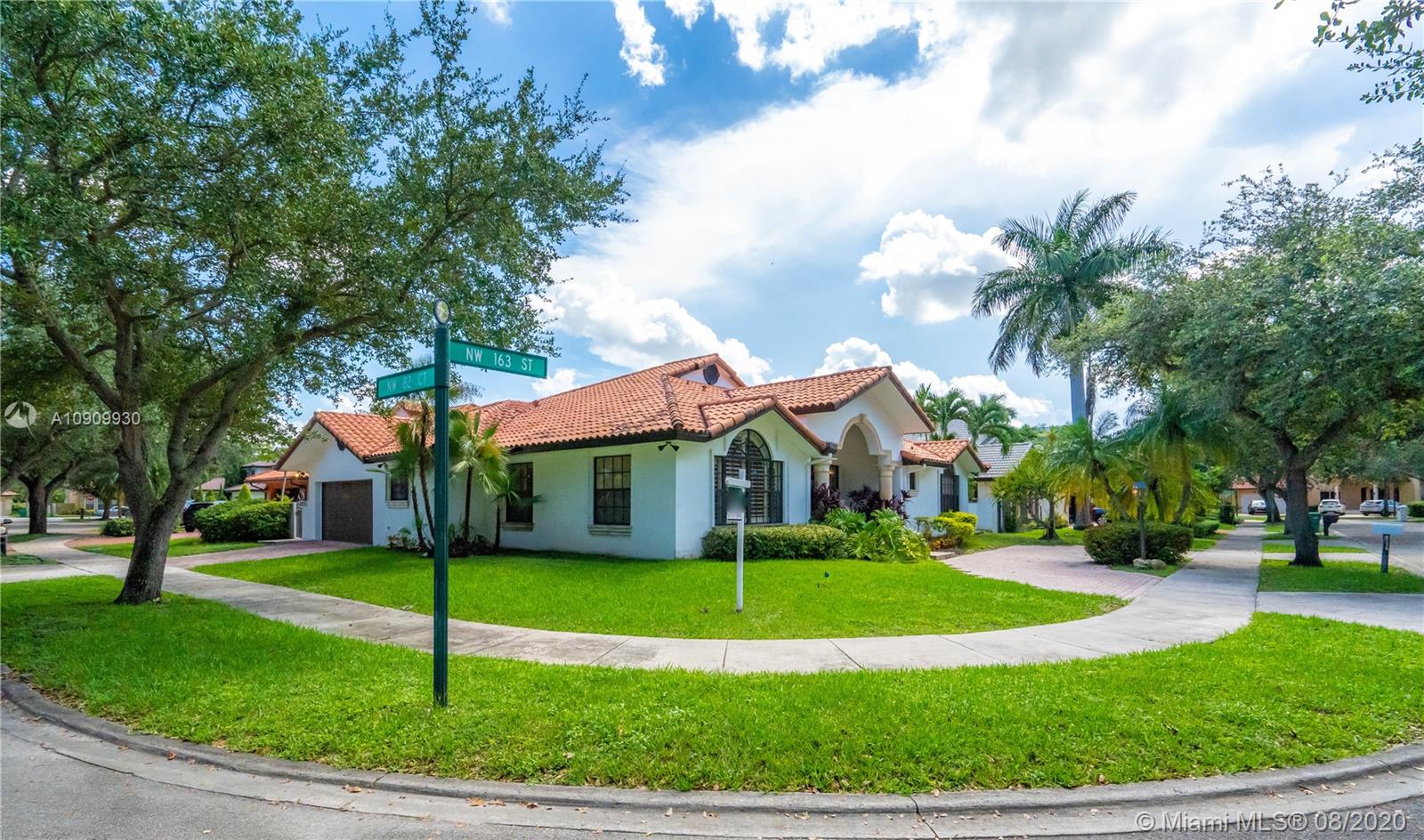 8230 NW 163rd St, Miami Lakes, FL 33016