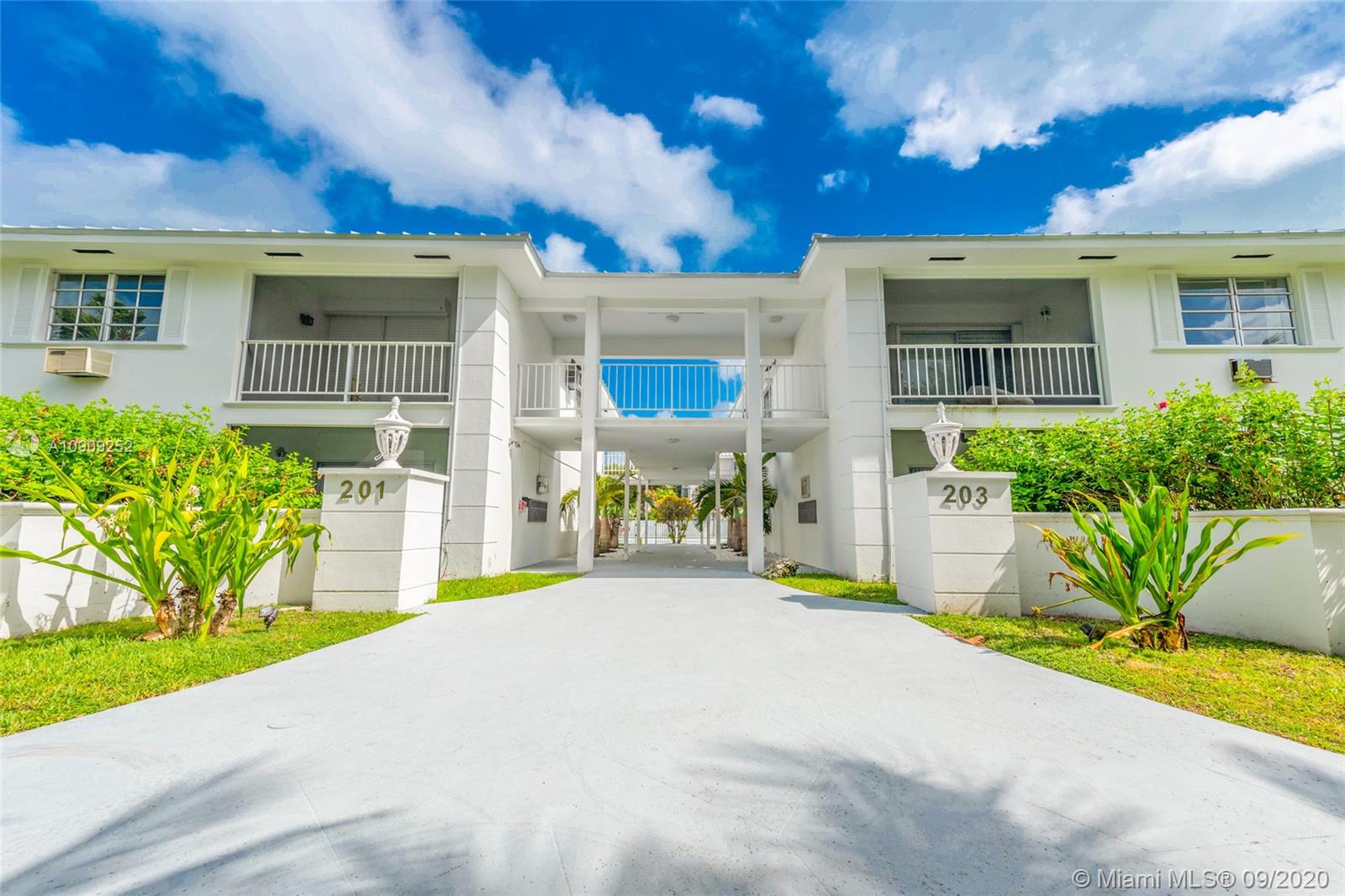 201 Sunrise Dr #200,  Key Biscayne,  FL 33149