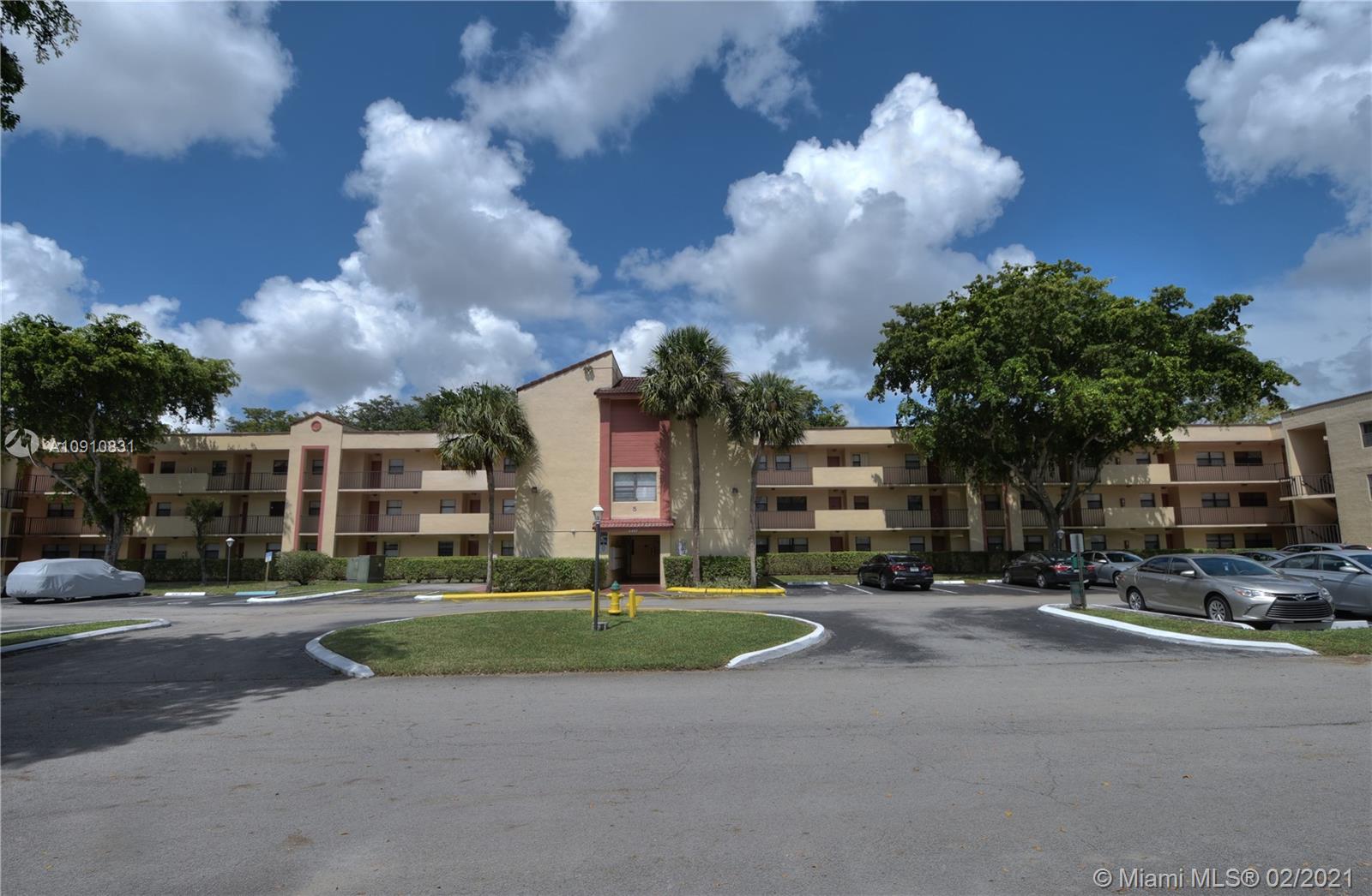 3410 Foxcroft Rd #215, Miramar, FL 33025