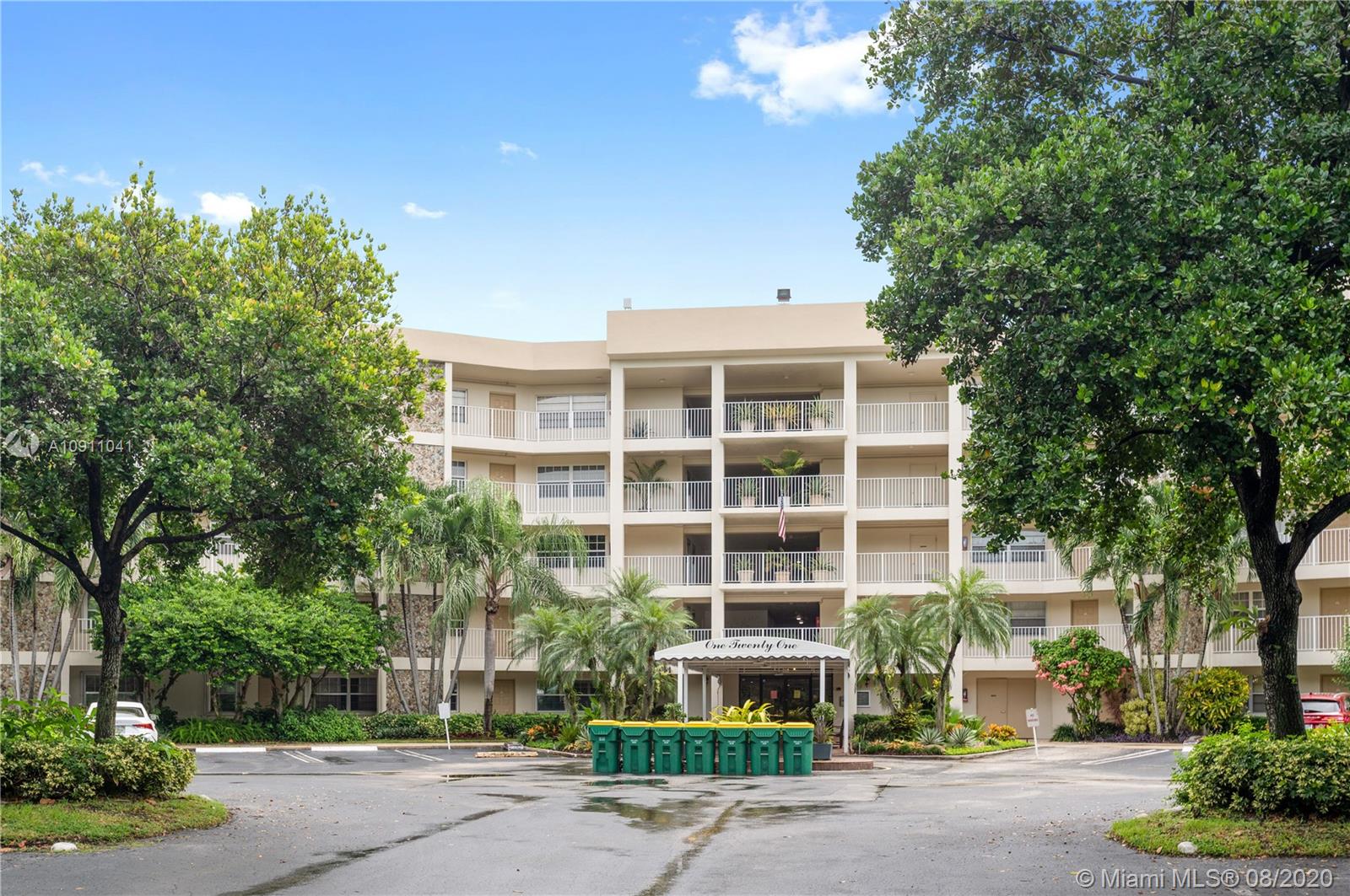 Pompano Beach, FL 33069,800 Cypress Grove Dr #502