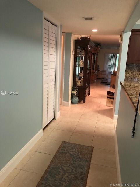 Weston, FL 33326,351 LAKEVIEW DRIVE #202
