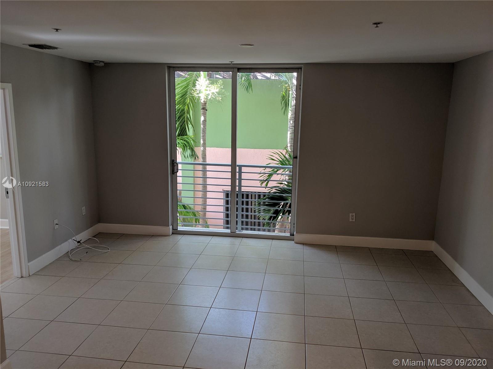 Miami Beach, FL 33139,945 Michigan Ave #1