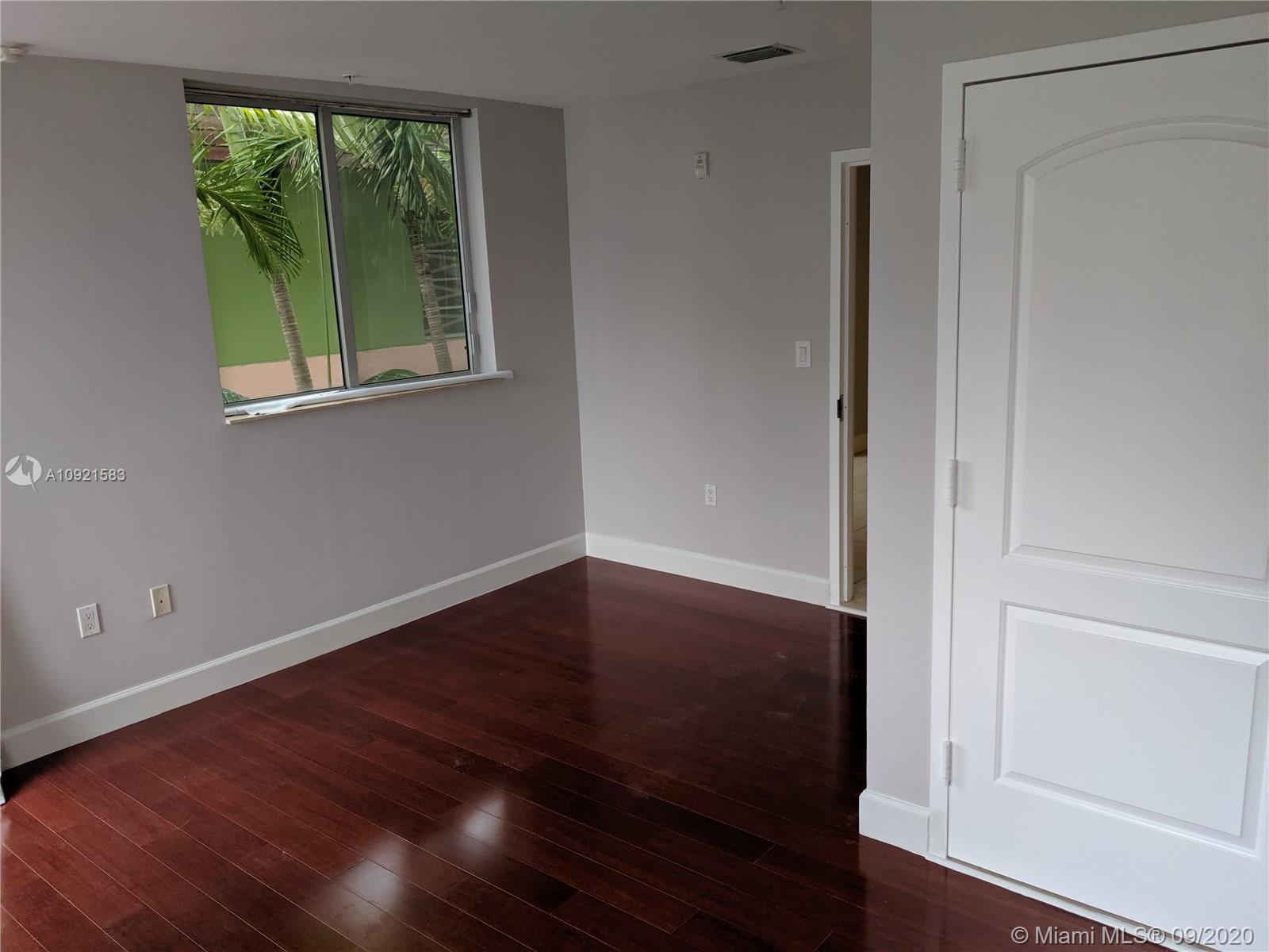 Miami Beach, FL 33139,945 Michigan Ave #1