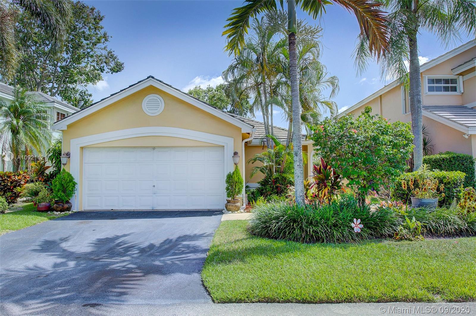 Davie, FL 33328,8900 Woodside Ct