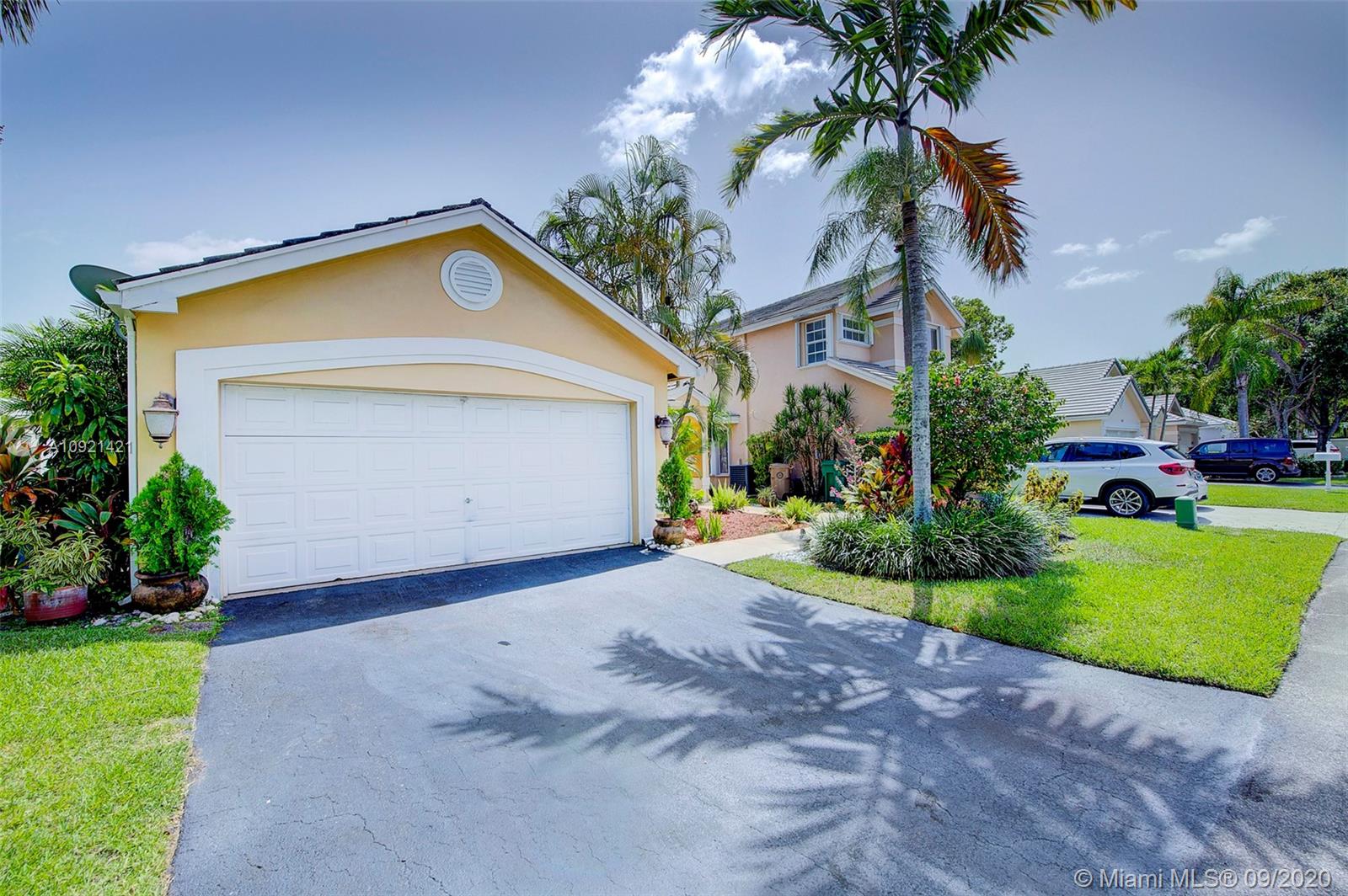 Davie, FL 33328,8900 Woodside Ct