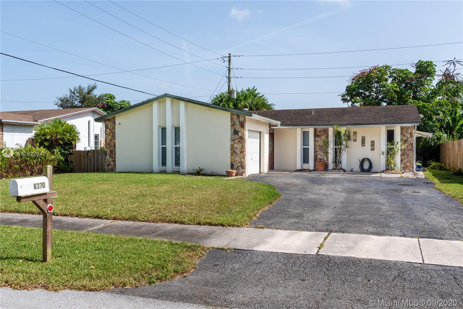 6370 Sherman St, Hollywood, FL 33024