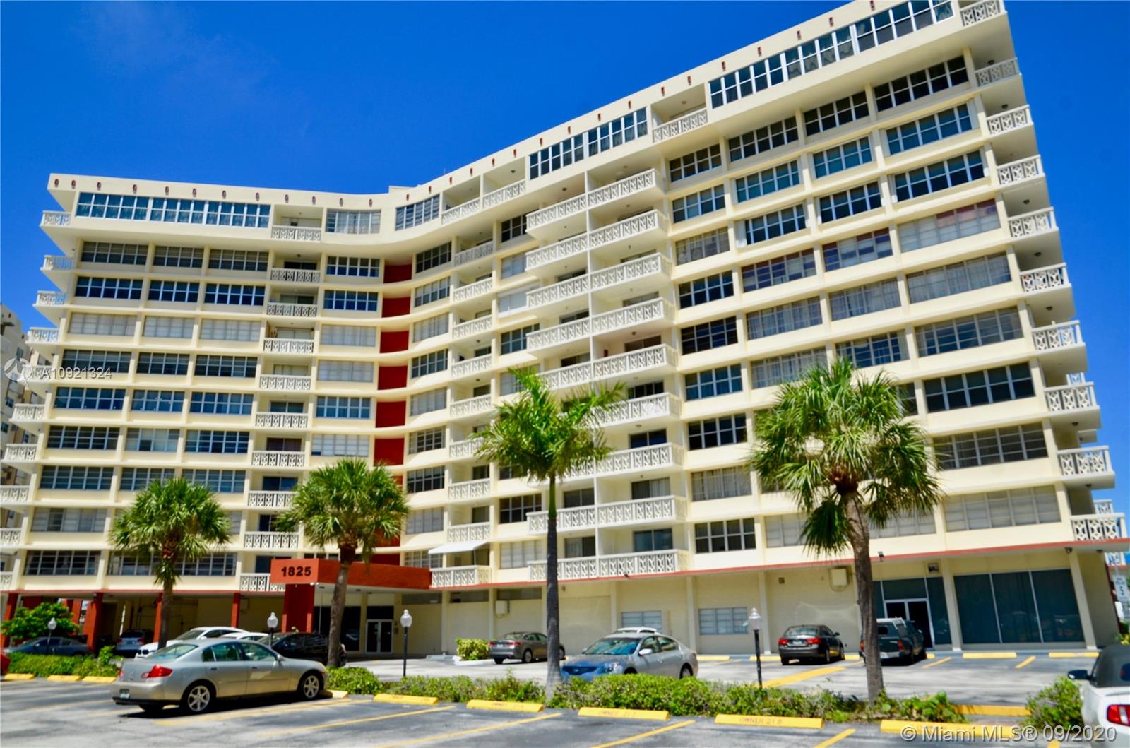 Hallandale Beach, FL 33009,1825 S Ocean Dr #414