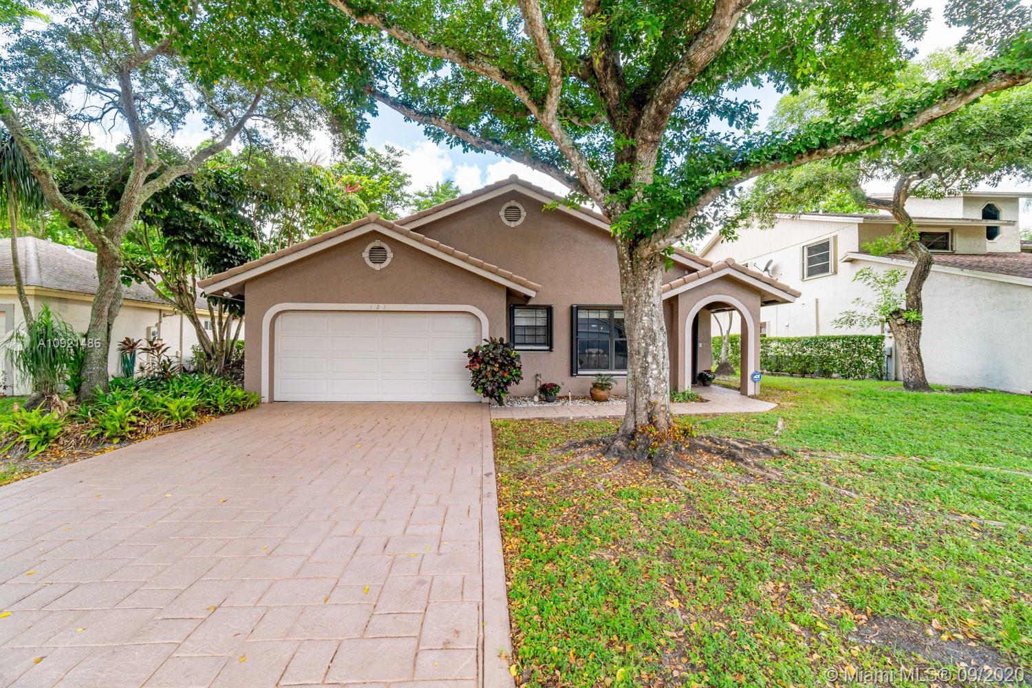 121 SW 94th Ter, Plantation, FL 33324