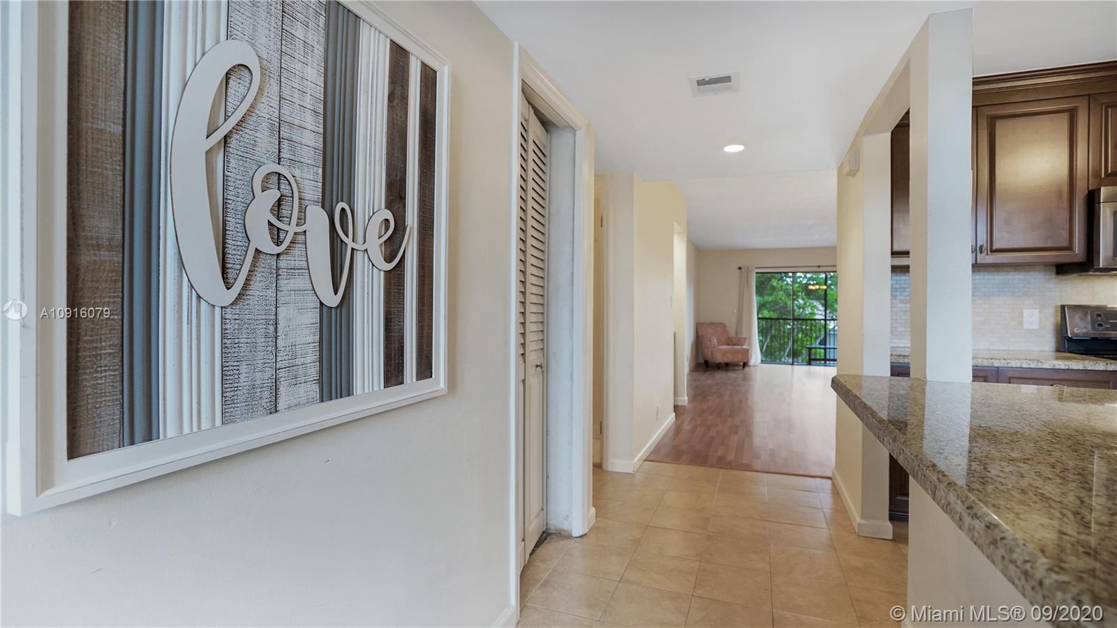 Weston, FL 33326,439 Lakeview Dr #202