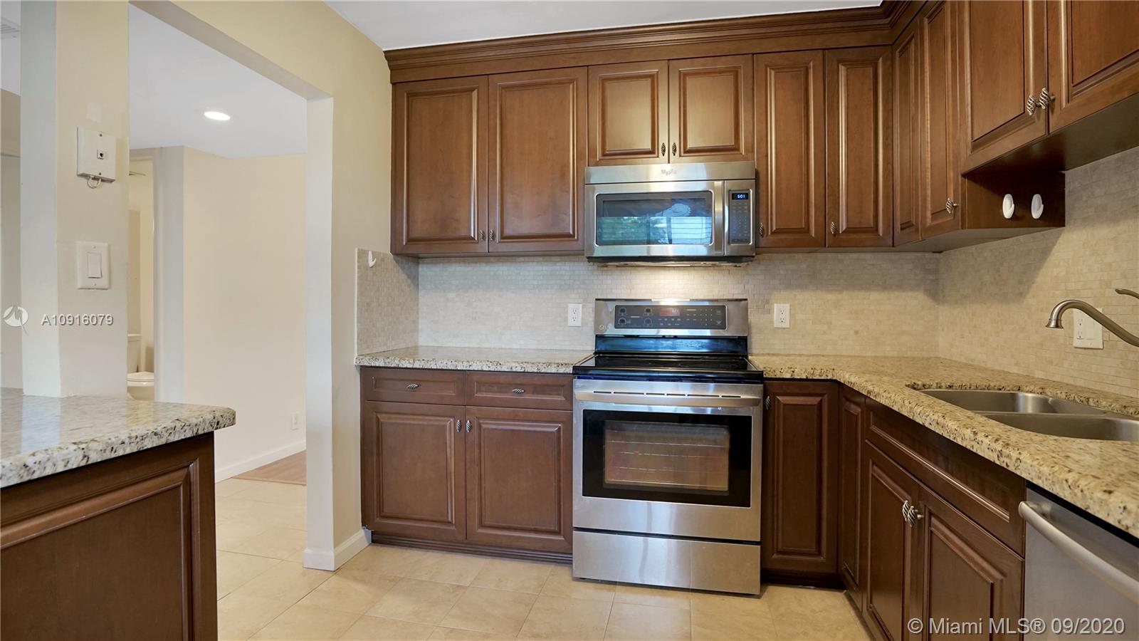 Weston, FL 33326,439 Lakeview Dr #202