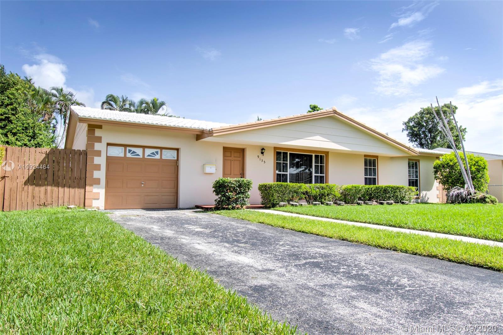 9135 SW 182nd St, Palmetto Bay, FL 33157