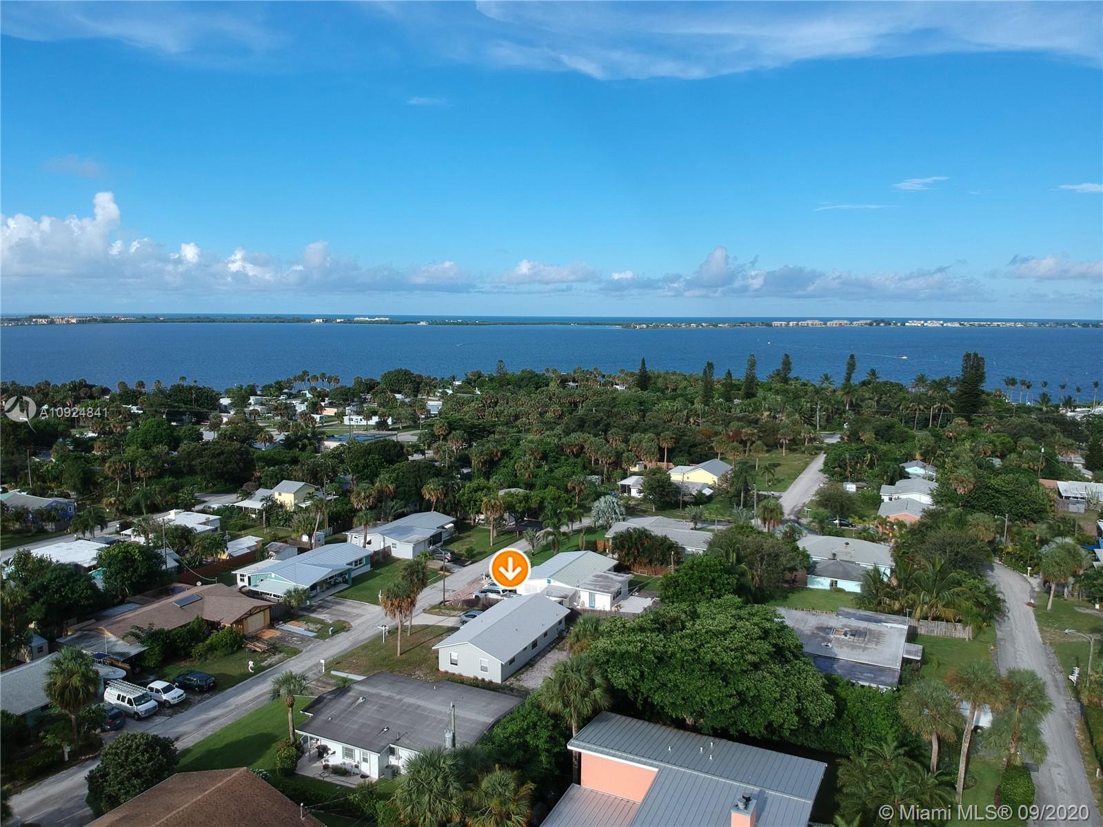 2372 NE Center Circle, Jensen Beach, FL 34957