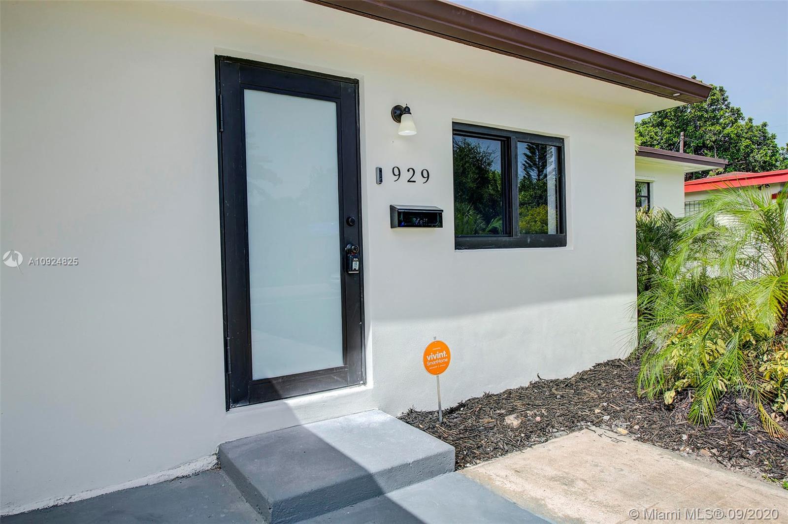 North Miami Beach, FL 33162,929 NE 163rd St