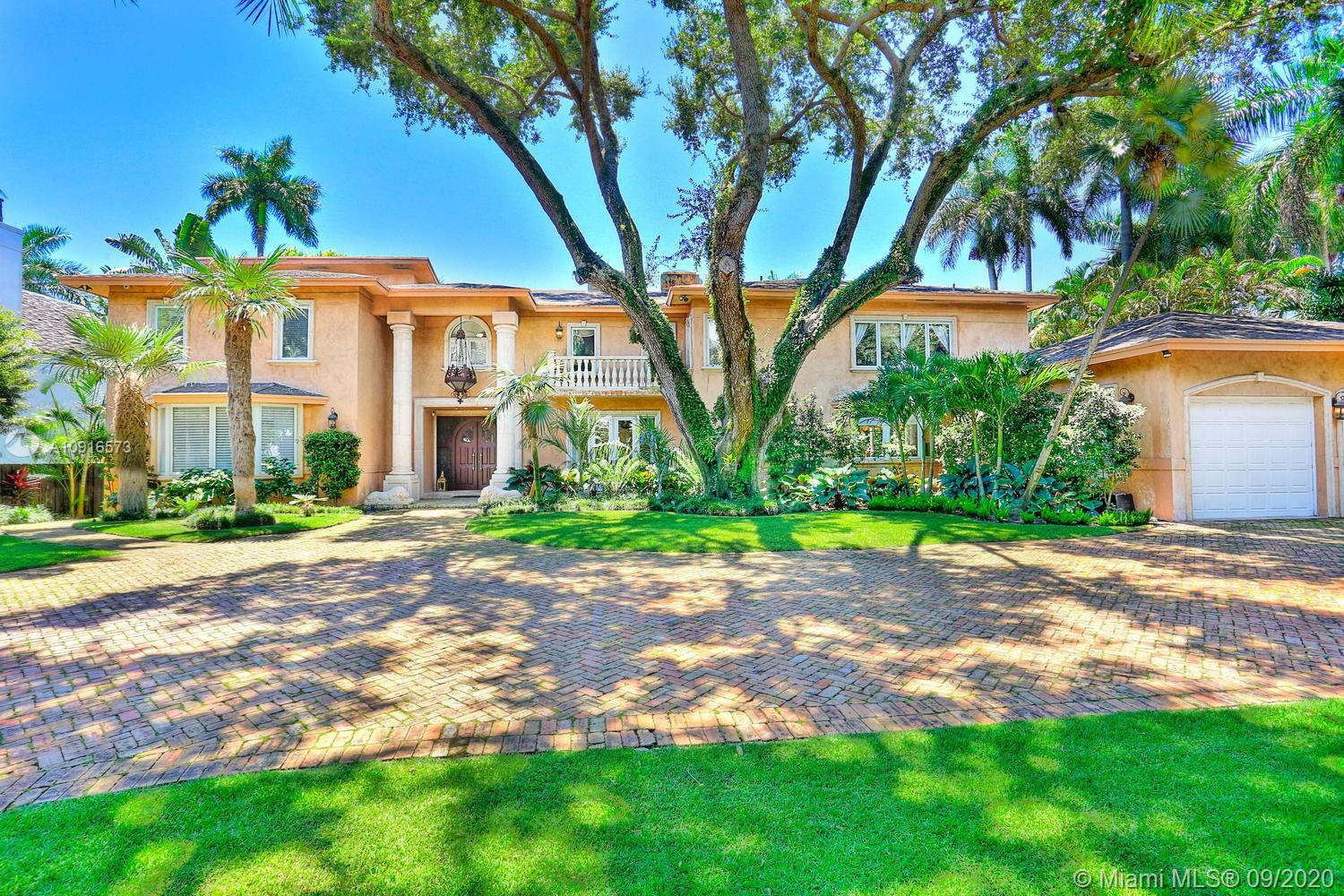 Photo 2 of 3822 Leafy Way in Coconut Grove - MLS A10916573