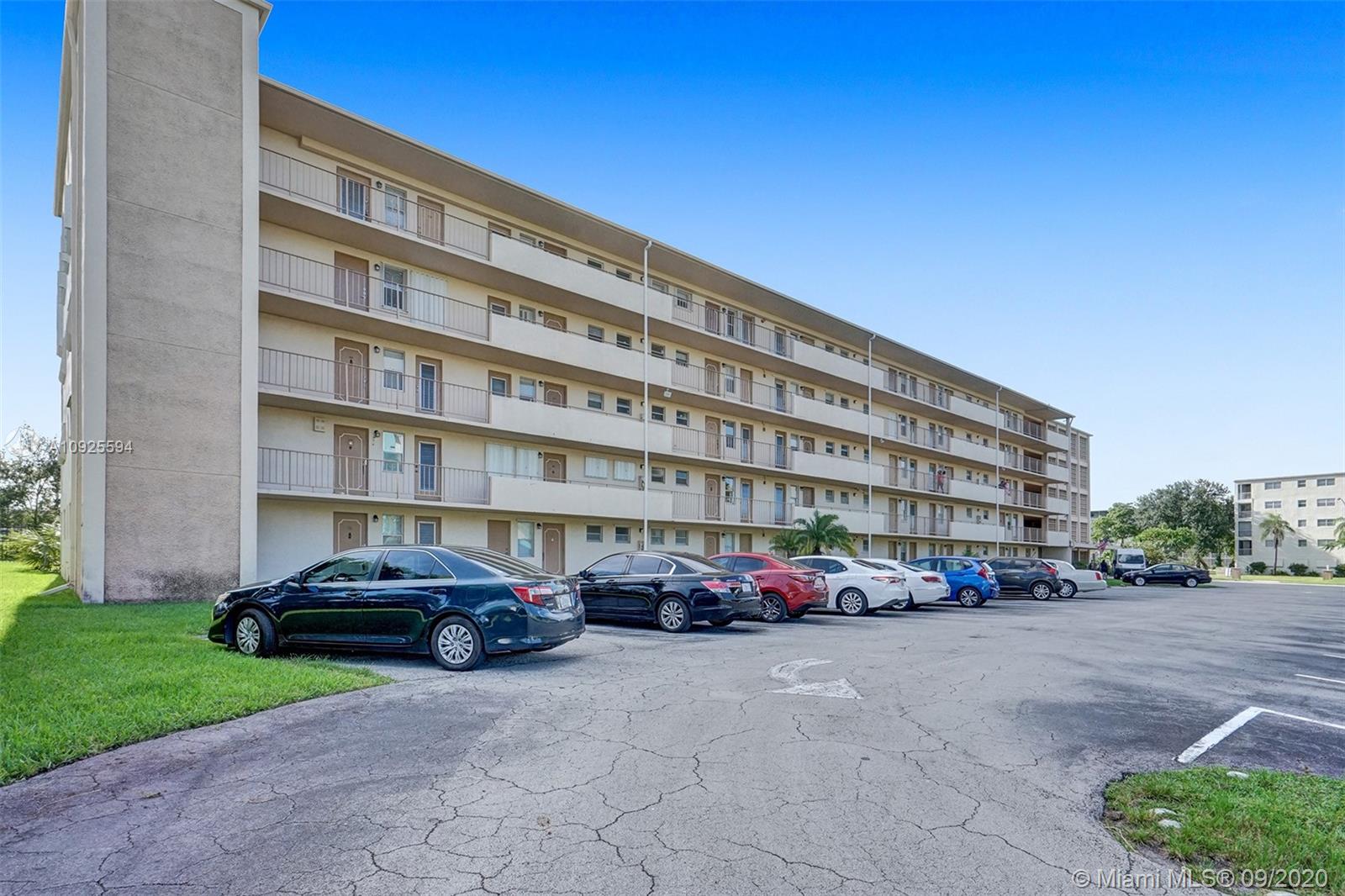 Hollywood, FL 33021,950 Hillcrest Dr #110