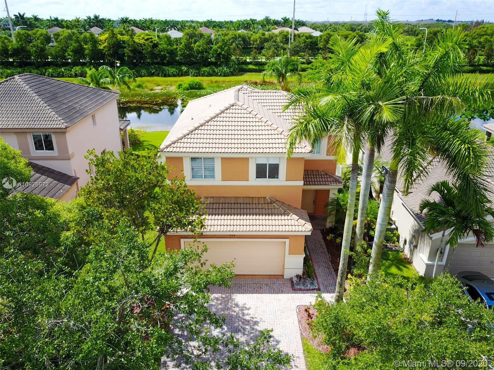 464 Conservation Dr, Weston, FL 33327