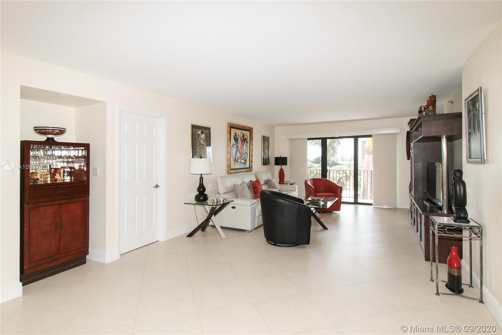 Hollywood, FL 33019,1201 S Ocean Dr #406S