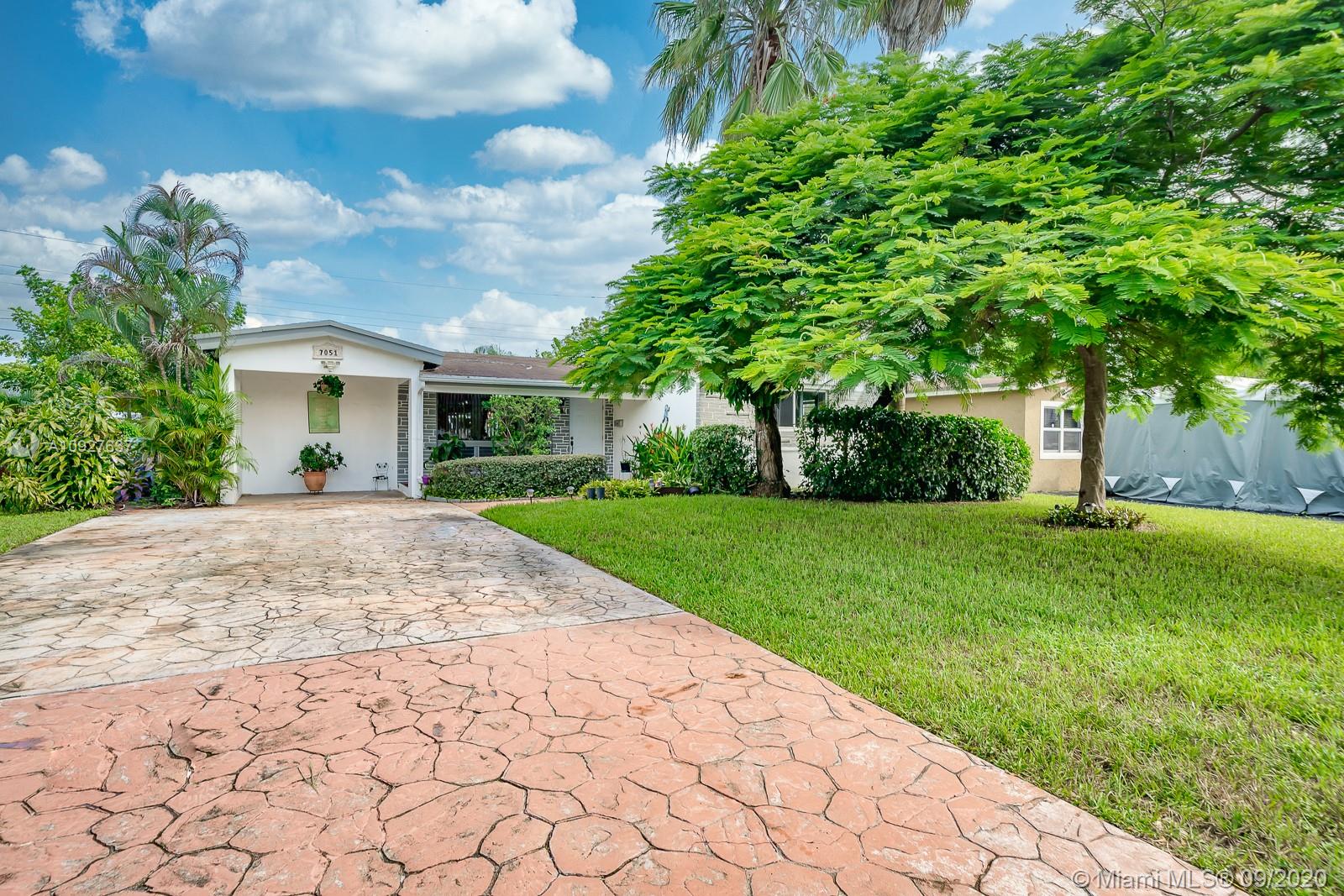 7051 SW 11th St, Pembroke Pines, FL 33023