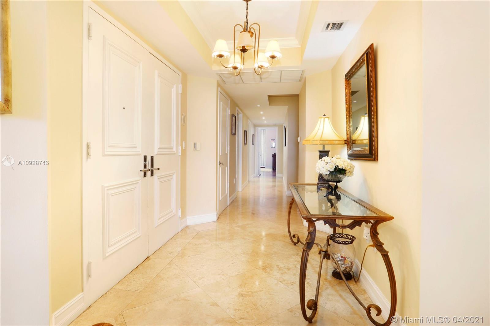 Photo 2 of Ocean Club Lake Tower Apt 510 in Key Biscayne - MLS A10928743