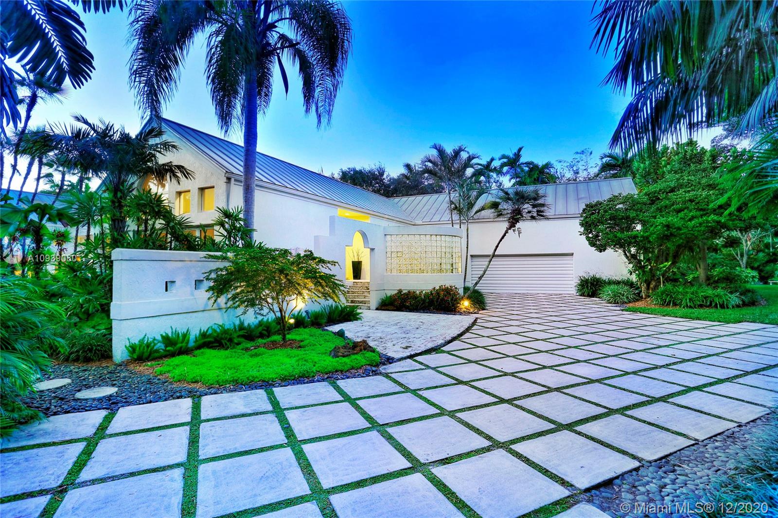 Coral Gables, FL 33156,5351 Banyan Dr