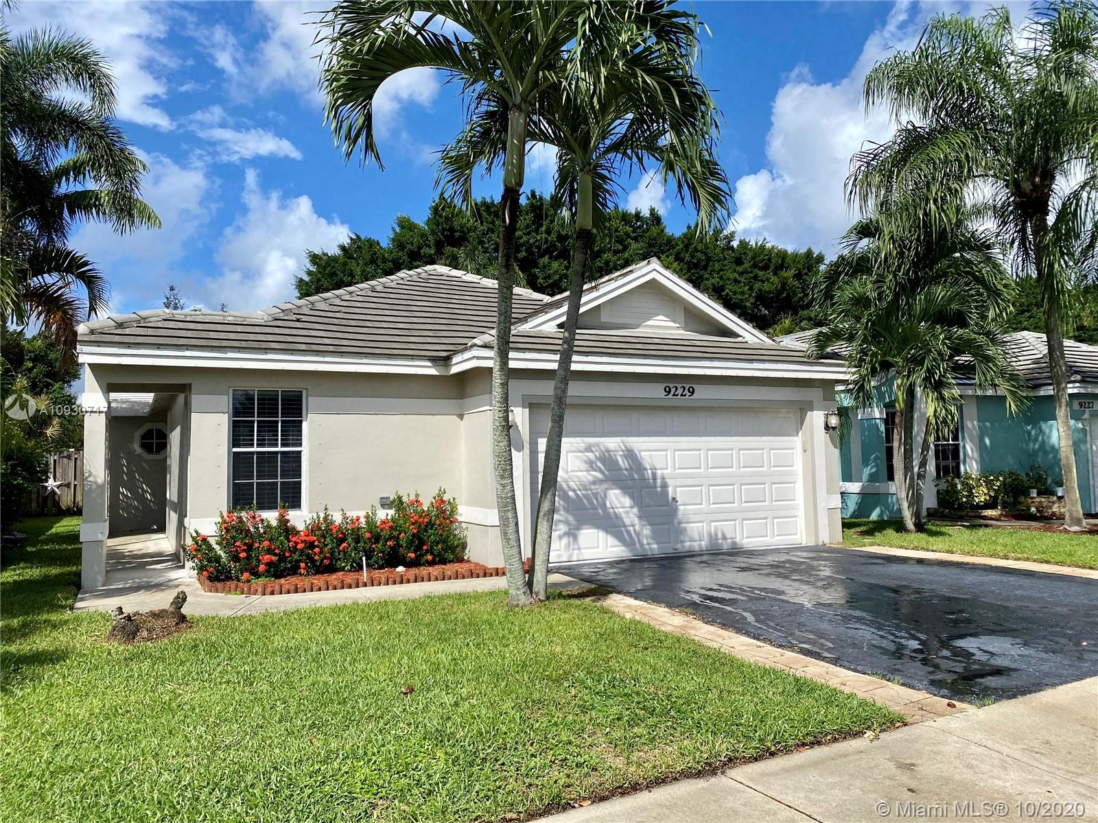 9229 Arborwood Cir, Davie, FL 33328