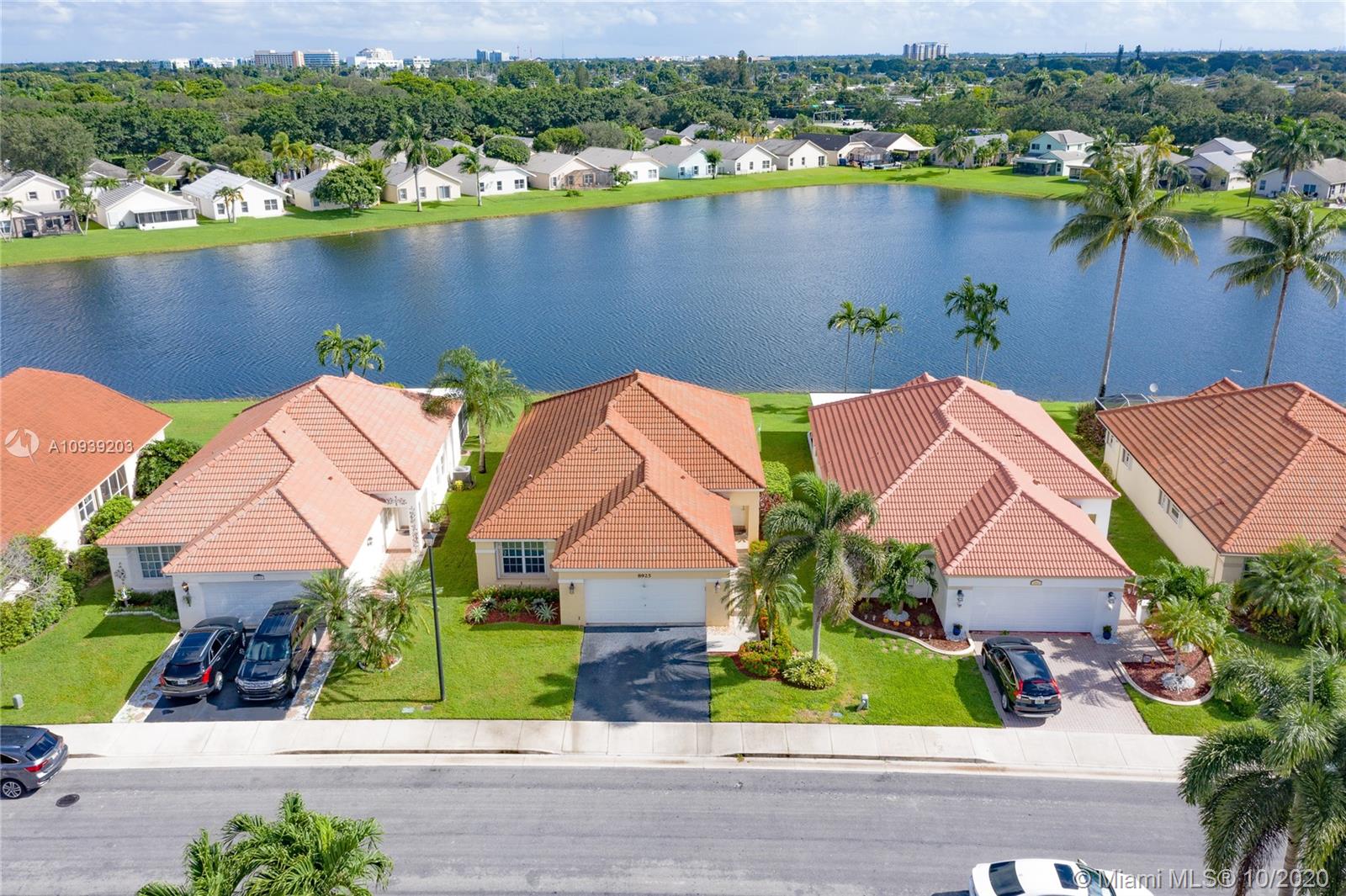 Davie, FL 33328,8925 S Lake Park Cir S