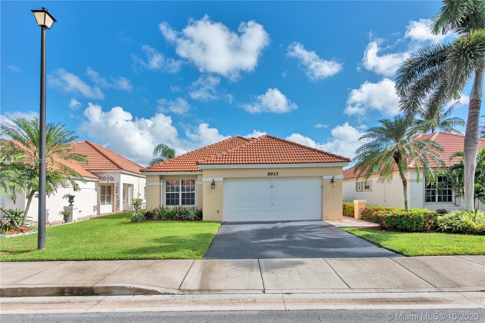 Davie, FL 33328,8925 S Lake Park Cir S