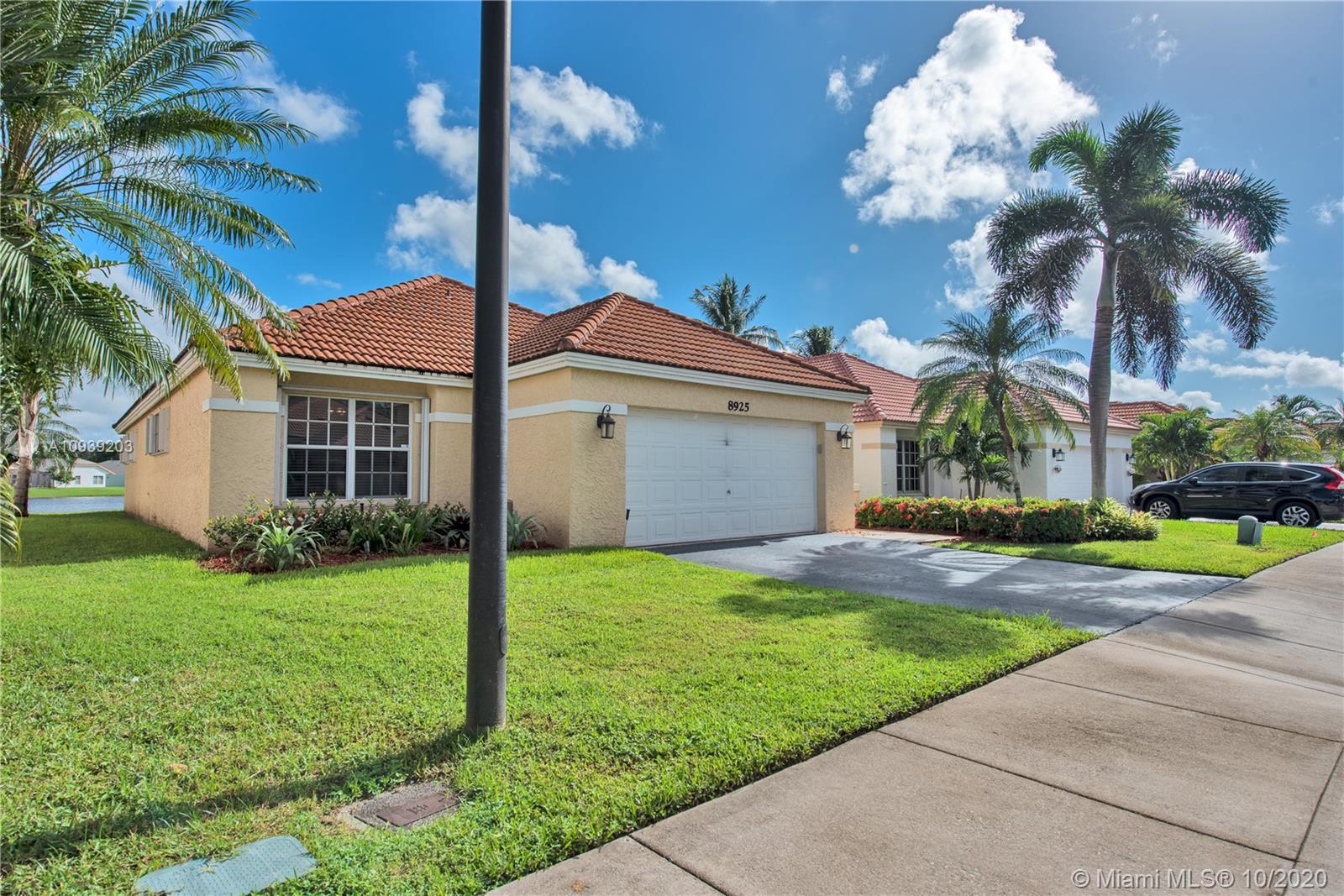 Davie, FL 33328,8925 S Lake Park Cir S