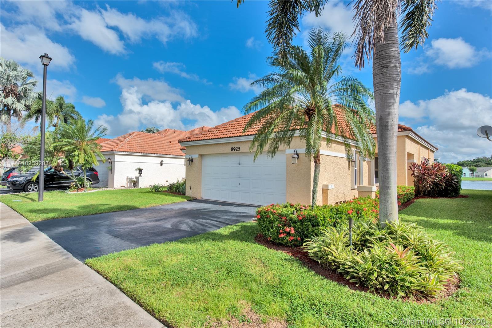 Davie, FL 33328,8925 S Lake Park Cir S