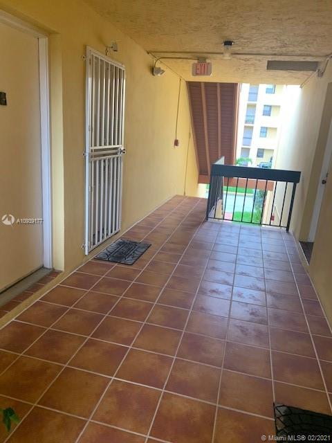 8883 Fontainebleau Blvd #202-A, Miami, FL 33172