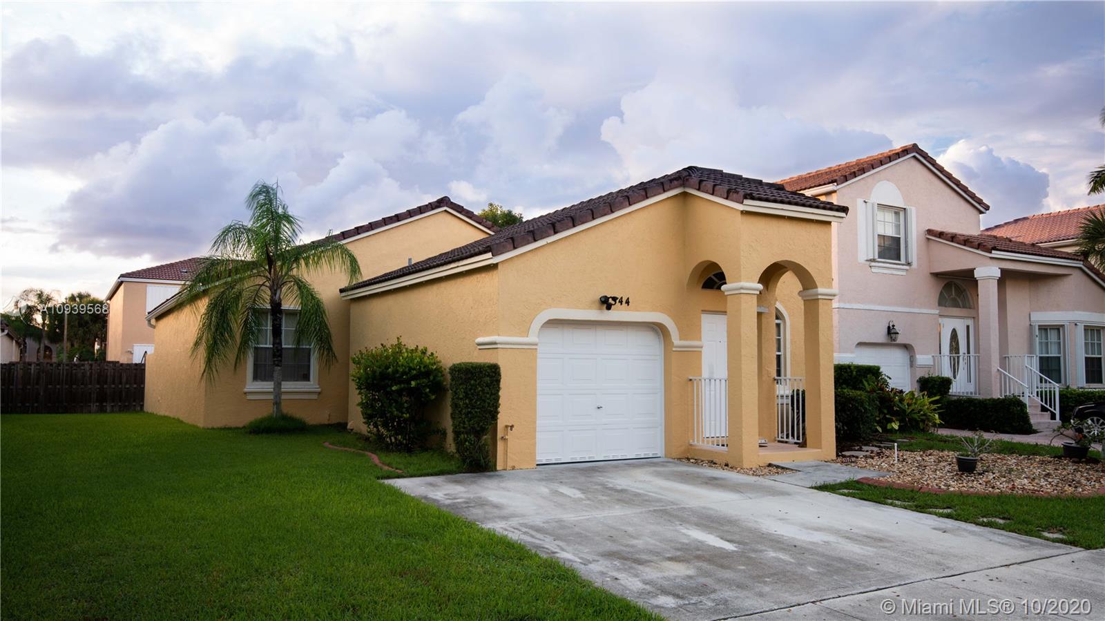 544 NW 157th Ave, Pembroke Pines, FL 33028