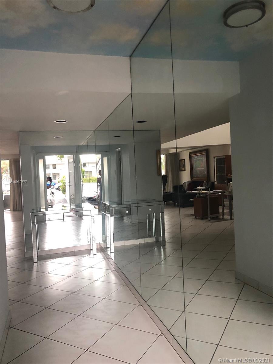 Sunny Isles Beach, FL 33160,230 Poinciana Dr #310