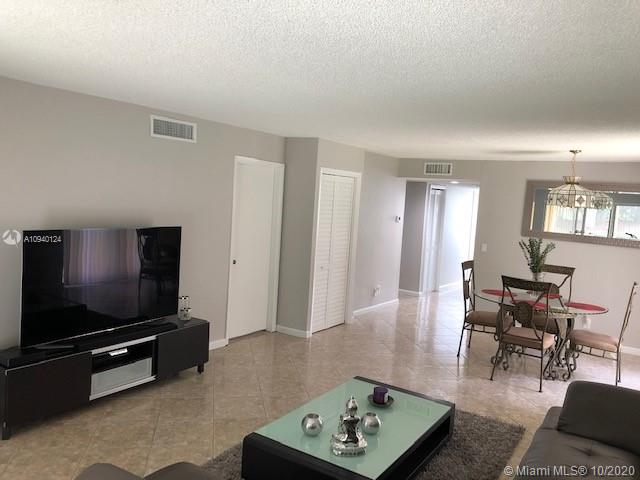 Weston, FL 33326,321 Lakeview Dr #101