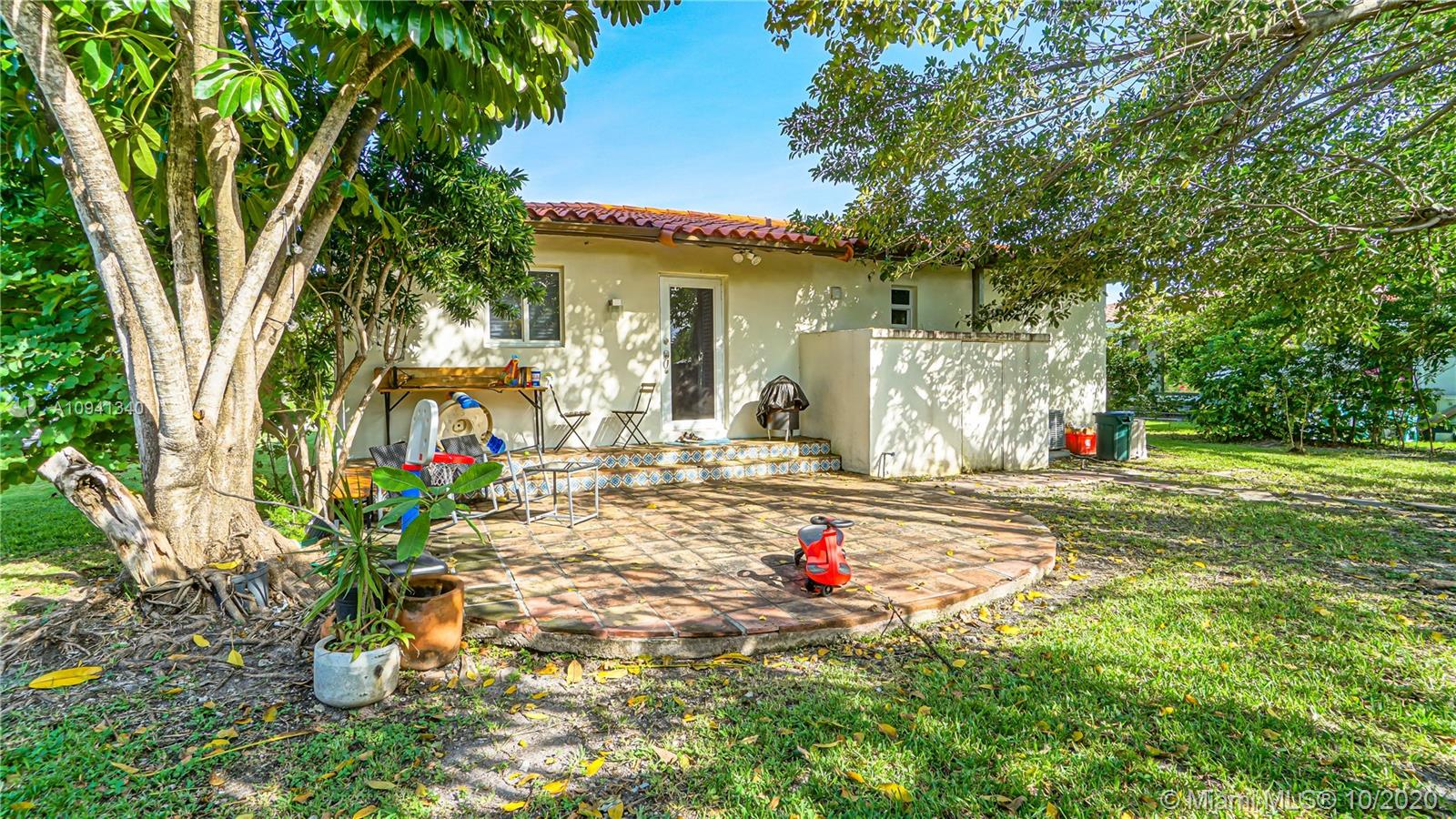 Coral Gables, FL 33134,322 E Ponce De Leon Blvd