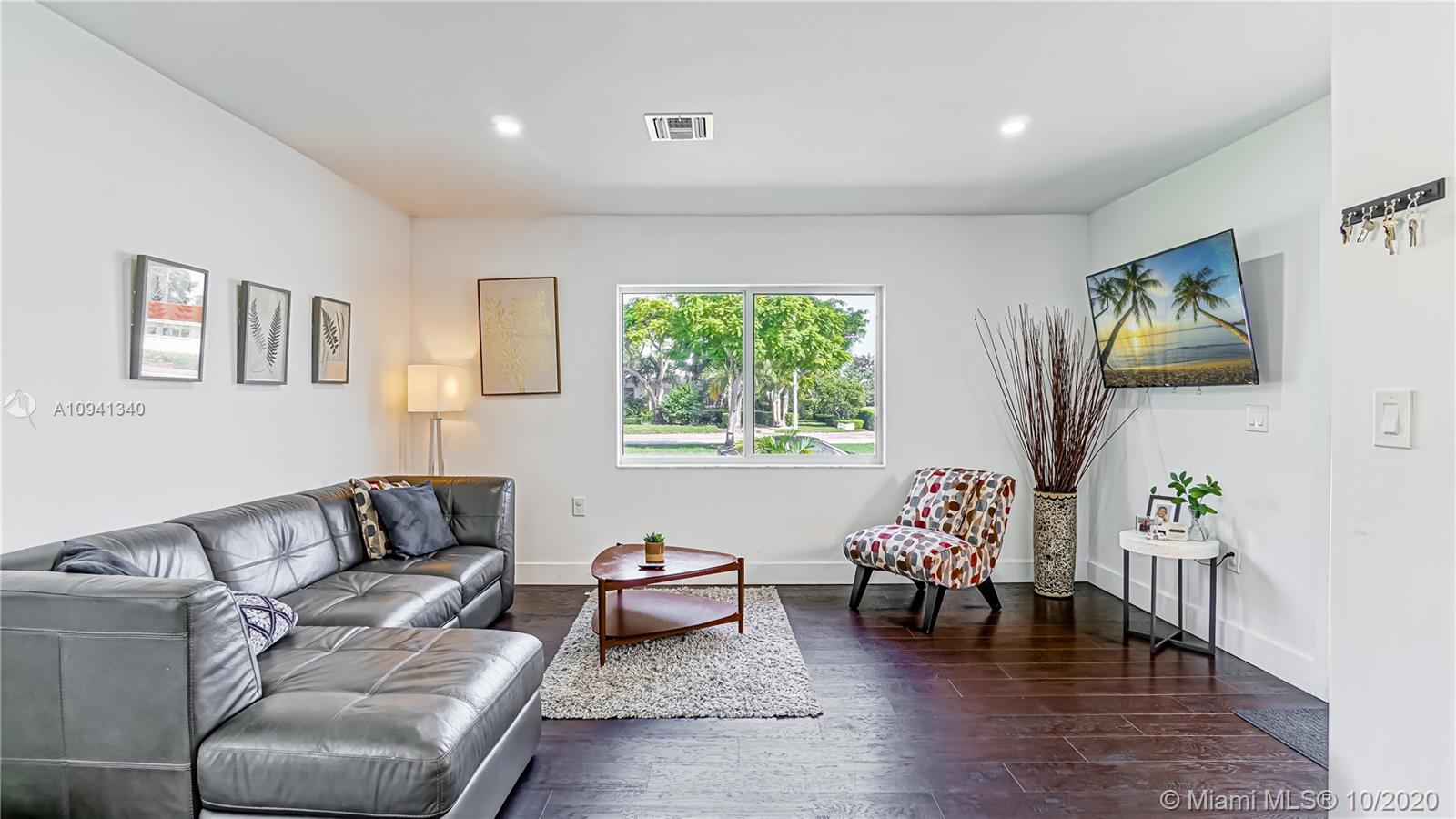 Coral Gables, FL 33134,322 E Ponce De Leon Blvd