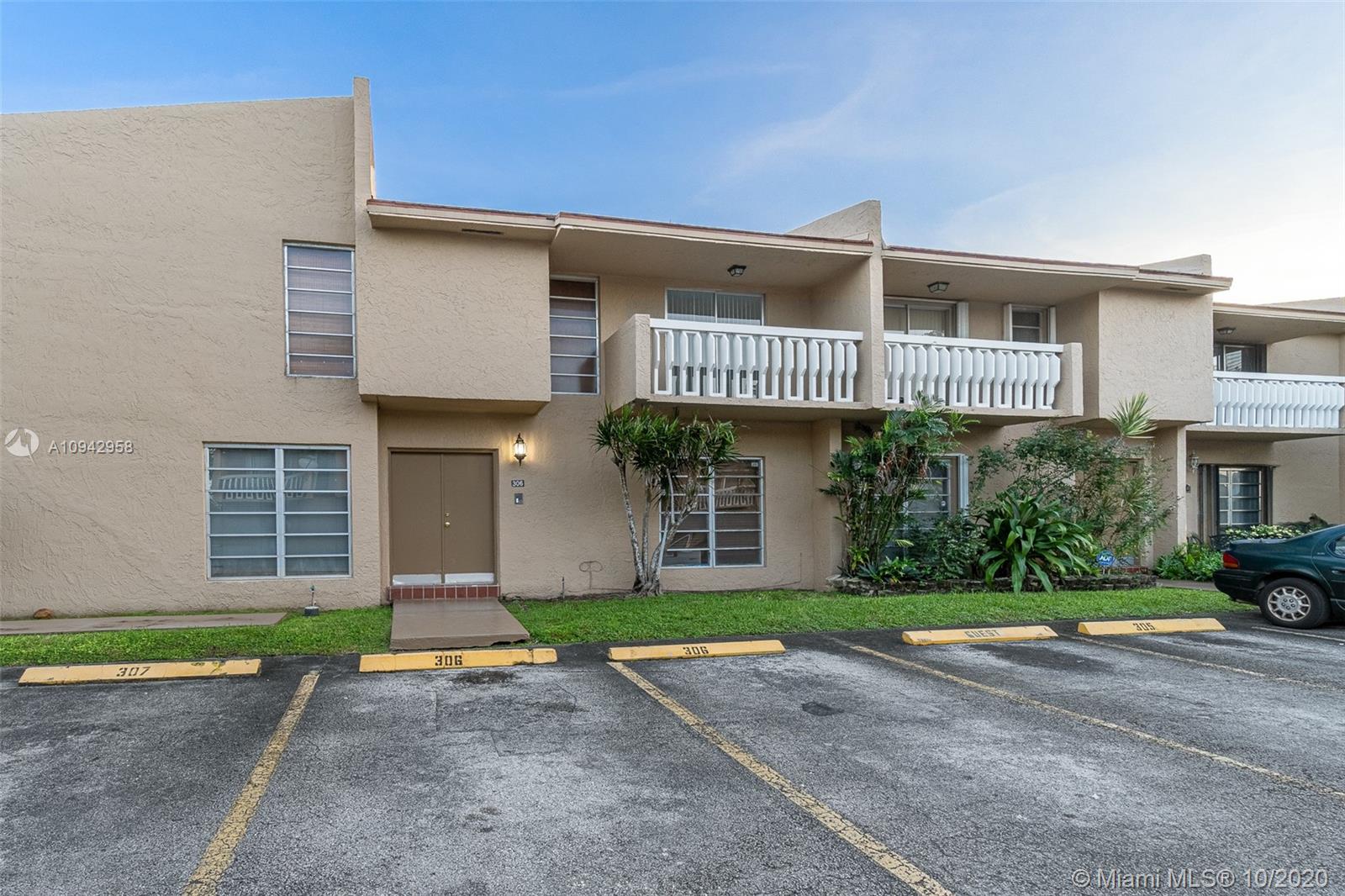 Palmetto Bay, FL 33157,9430 SW 170th St #306