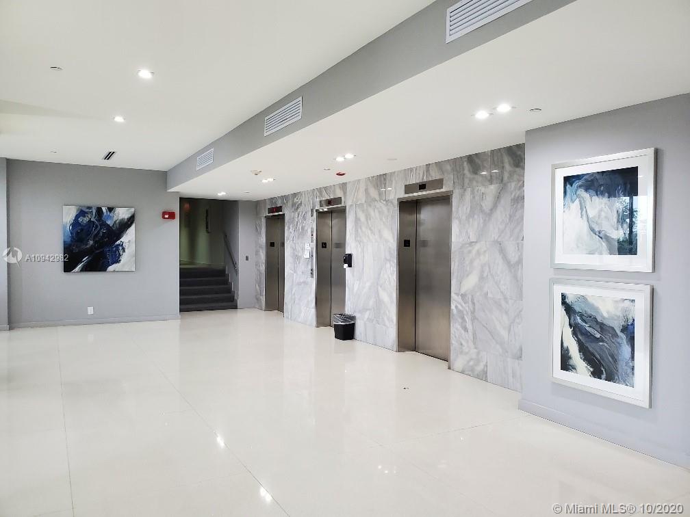 Aventura, FL 33180,20379 W Country Club Dr #1931