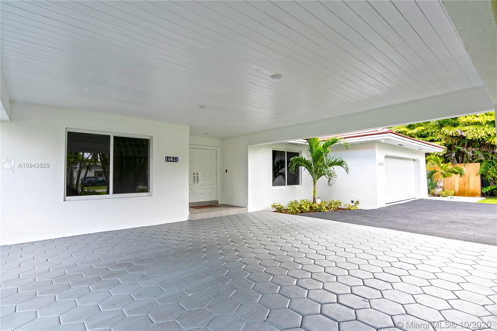 Pinecrest, FL 33156,10651 SW 77th Ave