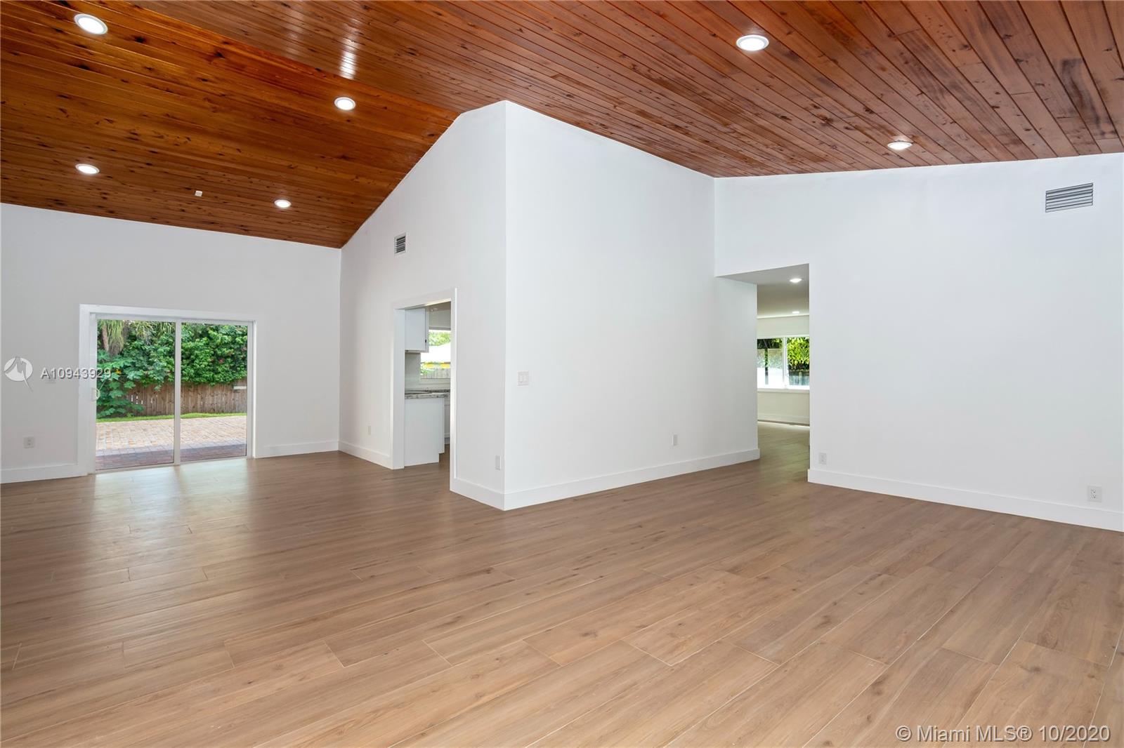Pinecrest, FL 33156,10651 SW 77th Ave