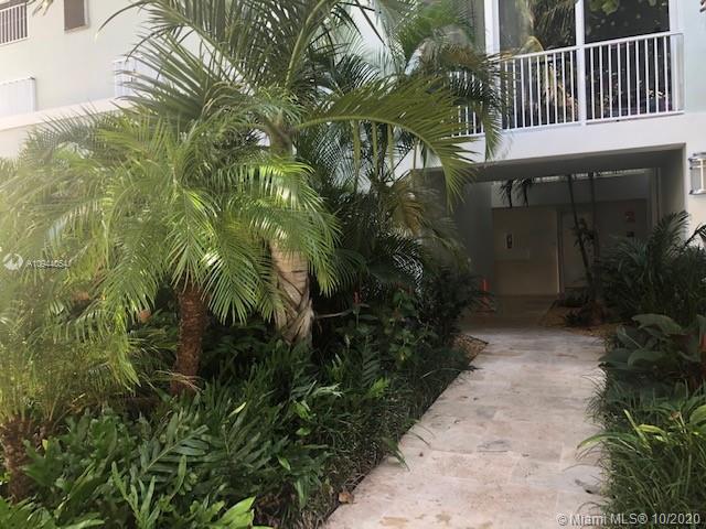 Key Biscayne, FL 33149,300 Sunrise Dr #1J